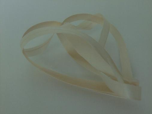 Start weaving the heart frame Start weaving the heart frame