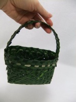 Weaving a diagonal green grass basket
