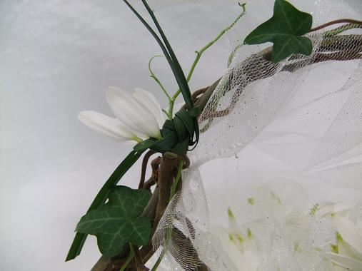 Glue Chrysanthemum to the palm butterfly for wings.