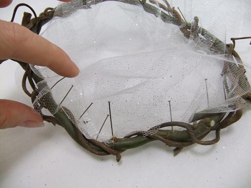 Pin and glue the net into the wreath.