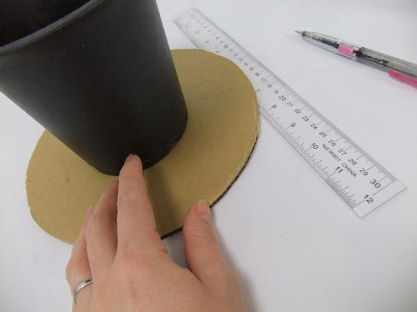 Cut a cardboard circle and choose a base for the cake stand
