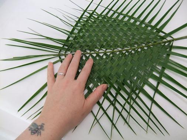 Wiggle each leaf to create a tight and neat weave