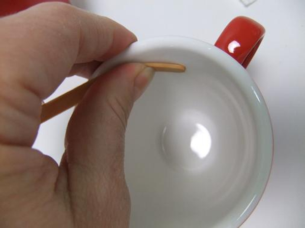 Place the tip of the wet stir stick into a cup