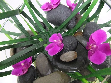 Weaving grass and floral foam pebbles Weaving grass and floral foam pebbles
