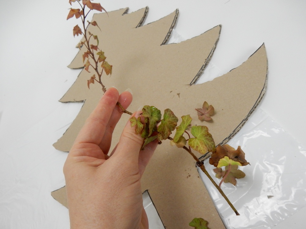 Tutorials Ivy vine Christmas tree mobile
