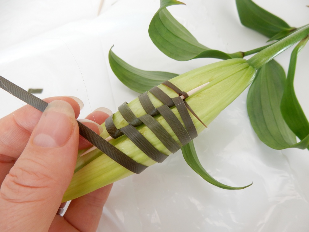 Tutorials Binding a lily bud