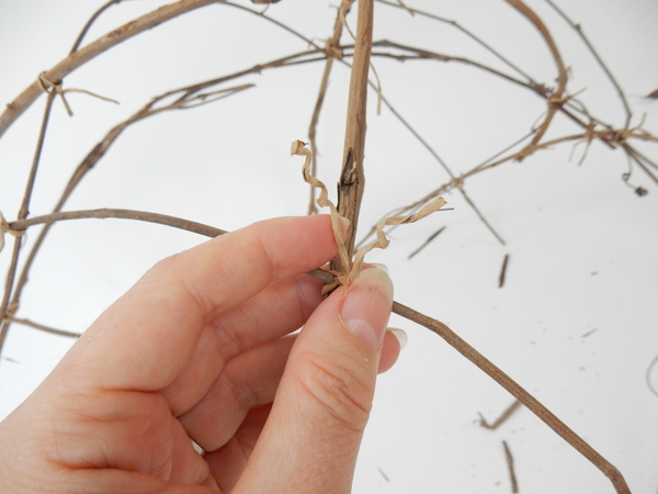 See the Tutorial below for more detailed instructions on how to create wire tendrils