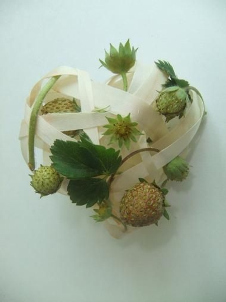 Kyogi paper and strawberry corsage Kyogi paper and strawberry corsage