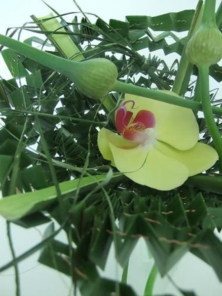 Pleat garland from foliage