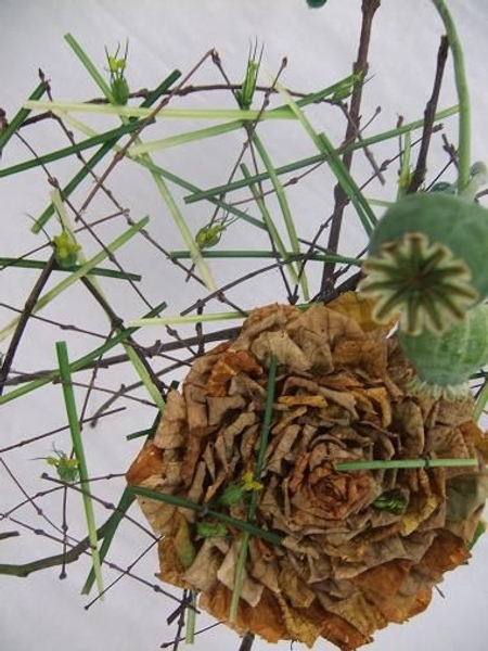 Lisianthus, lily grass, poppy seed heads, twigs and leaves