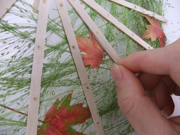Slip the fall leave between the slats with a needle Slip the fall leave between the slats with a needle