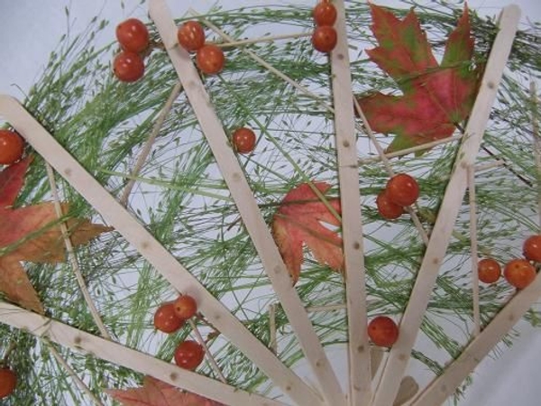 Weave the Viburnum berries into the floral fan design Weave the Viburnum berries into the floral fan design
