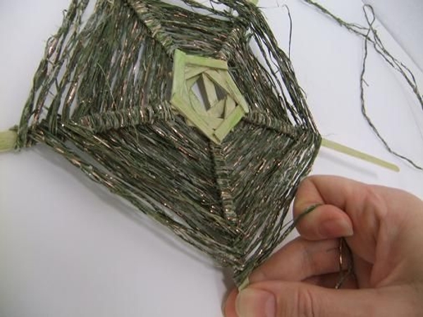 To create a curve in the parasol reverse the weave pattern To create a curve in the parasol reverse the weave pattern