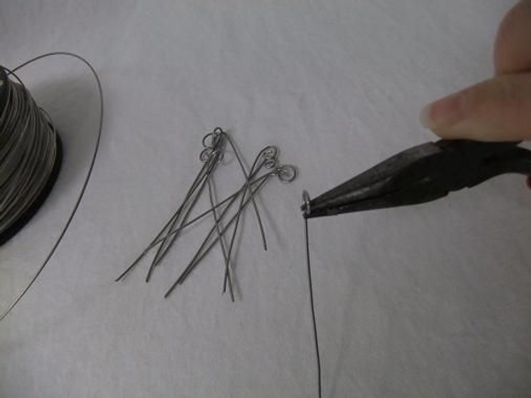 Loop bend the wire at one end Loop bend the wire at one end