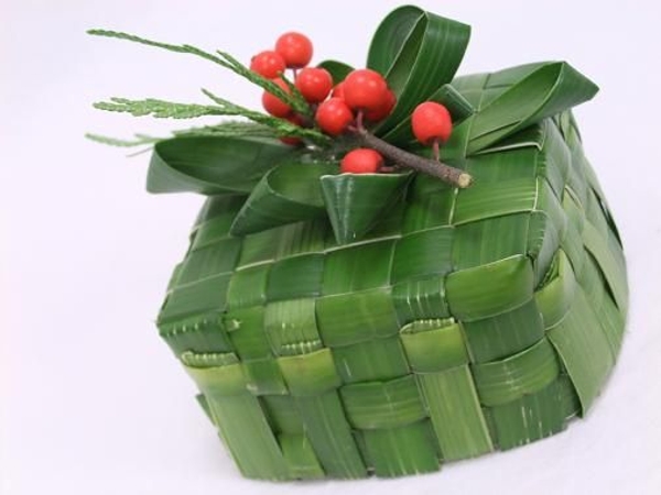 Palm, winter berries and juniper gift box Palm, winter berries and juniper gift box