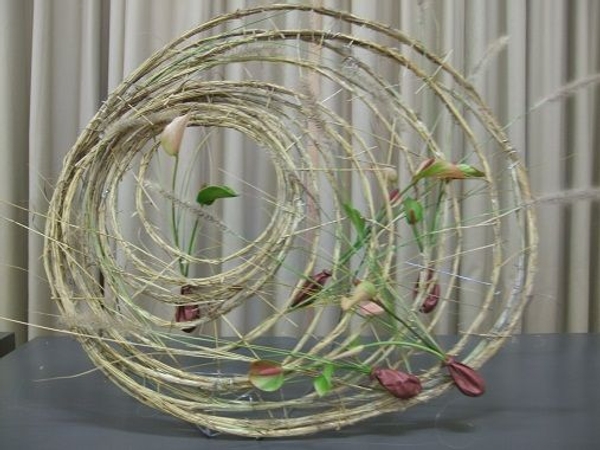 Innovative floral art mechanics Innovative floral art mechanics