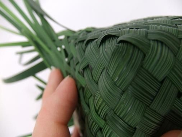 Continue to weave all the sides. Continue to weave all the sides.