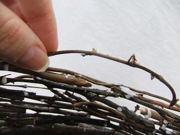 Add smaller twigs to close the opening in the middle. Add smaller twigs to close the opening in the middle.
