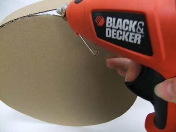 Glue the strips to the disks to create the logs. Glue the strips to the disks to create the logs.