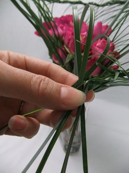 Add blades of grass as you move around the vase. Add blades of grass as you move around the vase.