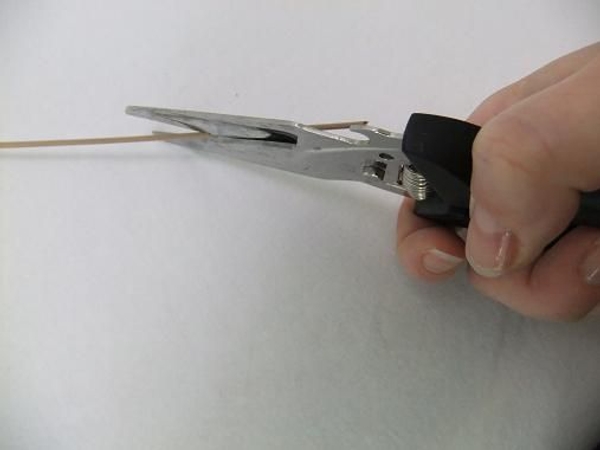 Cut the Mikado Reed sticks at a sharp angle. Cut the Mikado Reed sticks at a sharp angle.