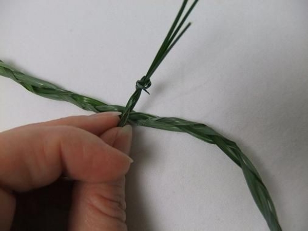 Finish the grass braid with a simple knot. Finish the grass braid with a simple knot.