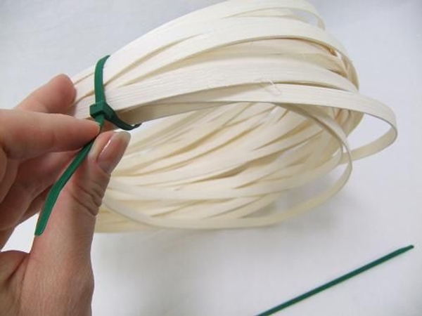Loosely tie the cane coils with a cable tie Loosely tie the cane coils with a cable tie