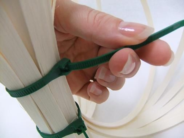 Pull the cable ties tight Pull the cable ties tight