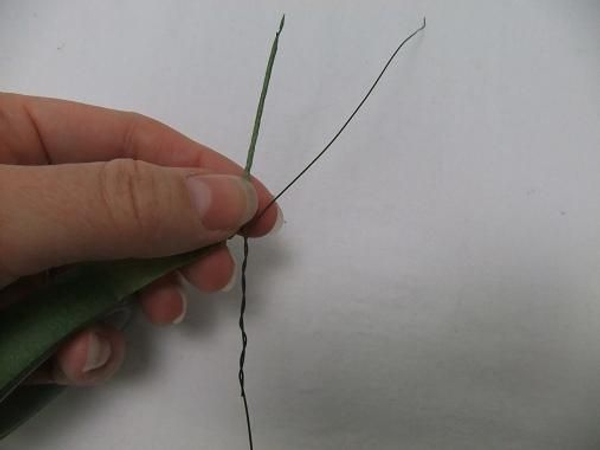 Shape the stems from wire and cover with florist tape Shape the stems from wire and cover with florist tape