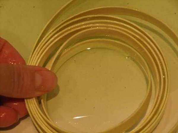 Soak the Midelino flat coils in a dye bath. Soak the Midelino flat coils in a dye bath.