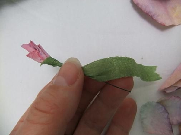 Tape the bud with florist tape