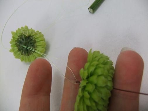 Thread the second flower Thread the second flower