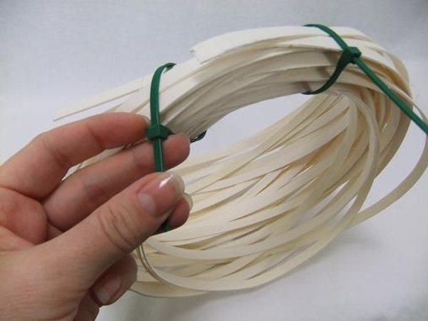 Tie with two cable ties Tie with two cable ties