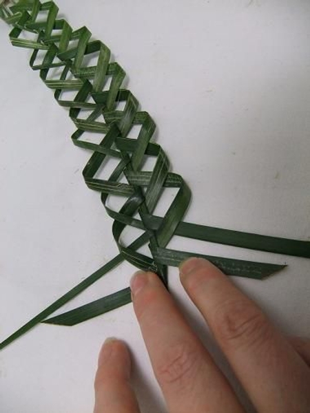 Continue the plaiting pattern. Continue the plaiting pattern.