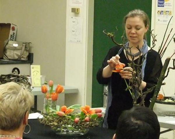Floral Art demonstration reflex tulips . Floral Art demonstration reflex tulips .