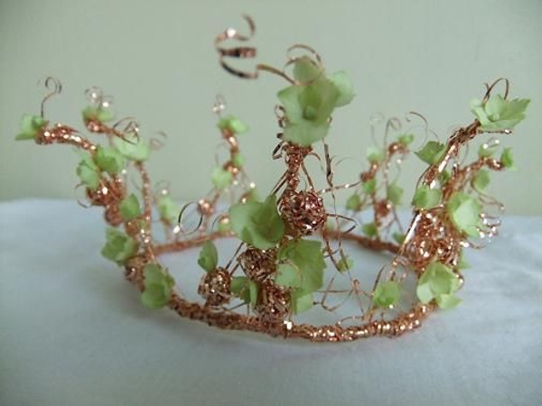 Floral Art design wire tiara. Floral Art design wire tiara.