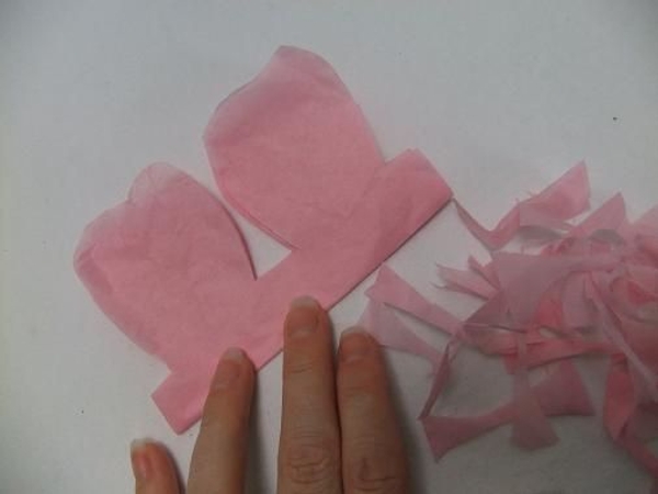 Fold and cut the tissue paper to make a petal garland. Fold and cut the tissue paper to make a petal garland.