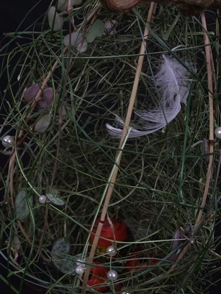Ripped flax and stringed pearls. Ripped flax and stringed pearls.