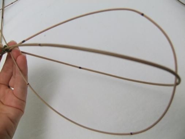 Slip one Mikado Reed drop over another and secure with bind wire. Slip one Mikado Reed drop over another and secure with bind wire.