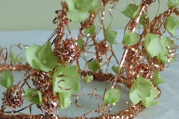 Up-cycle a wire pot scribber to make a tiara Up-cycle a wire pot scribber to make a tiara