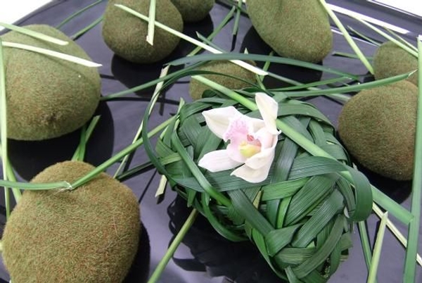 Weaving a grass pebble.