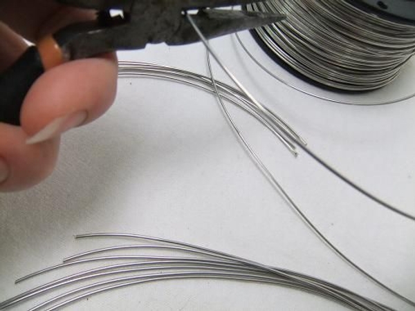 Cut sections of wire. Cut sections of wire.