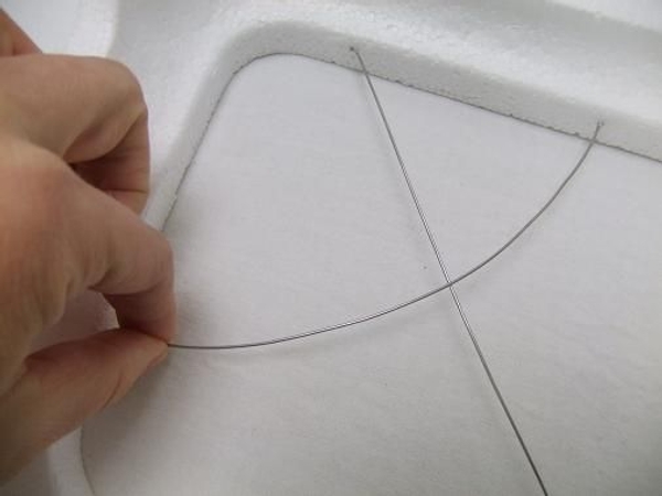 Press the wire into the foam to start a grid. Press the wire into the foam to start a grid.