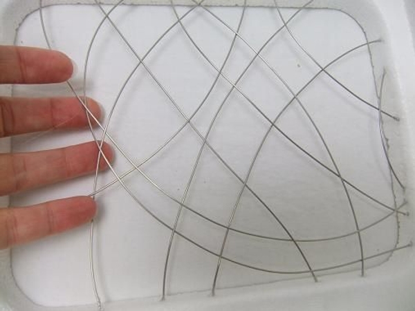 Test the wires as you weave to make sure they can carry the weight of the flowers. Test the wires as you weave to make sure they can carry the weight of the flowers.