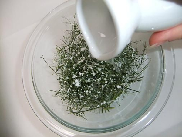 Thin the glue with warm water. Thin the glue with warm water.
