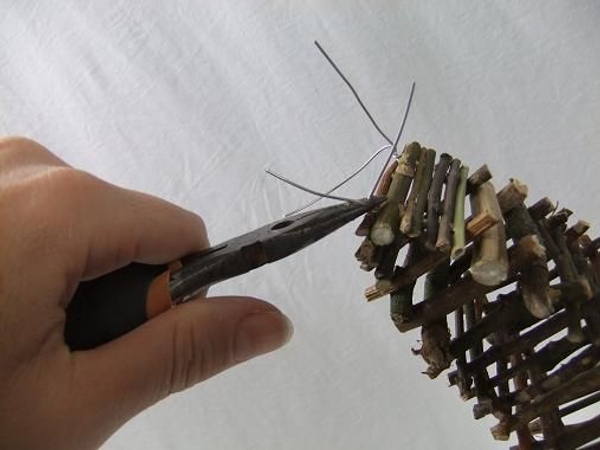 Close the twig stack and twist the wire to secure. Close the twig stack and twist the wire to secure.