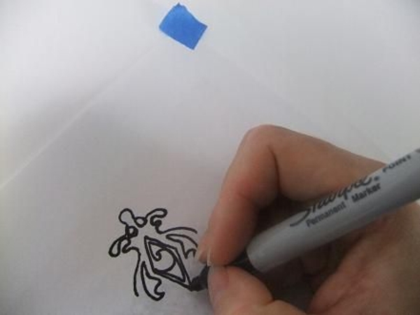 Draw a guide pattern for the masque. Draw a guide pattern for the masque.