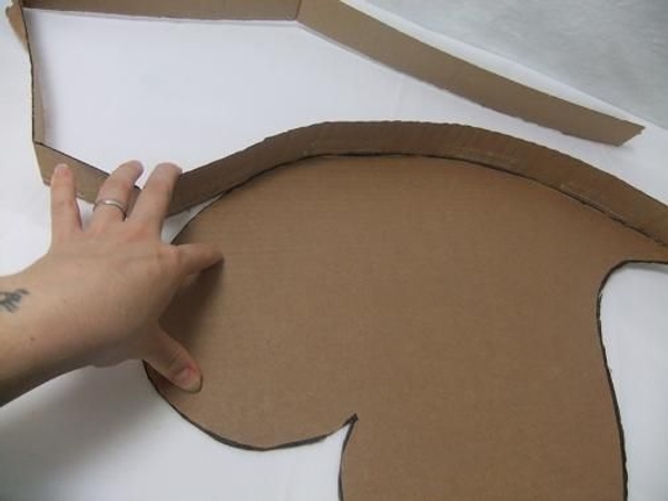 Follow the outline of the heart. Follow the outline of the heart.