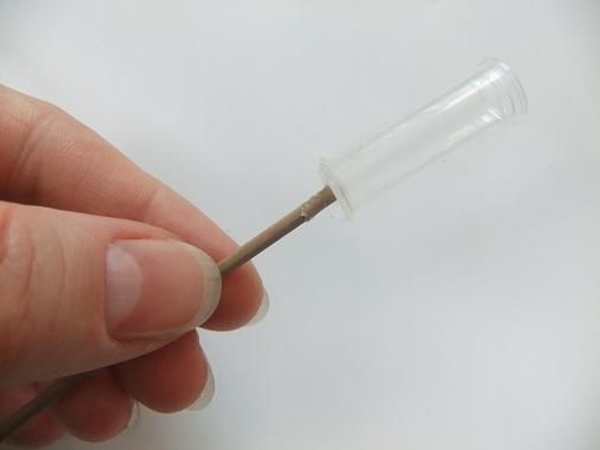 Glue a reed to a test tube. Glue a reed to a test tube.