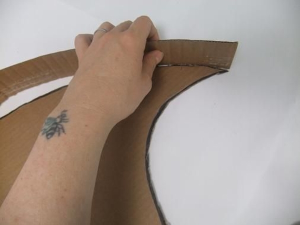 Glue the cardboard with hot glue. Glue the cardboard with hot glue.